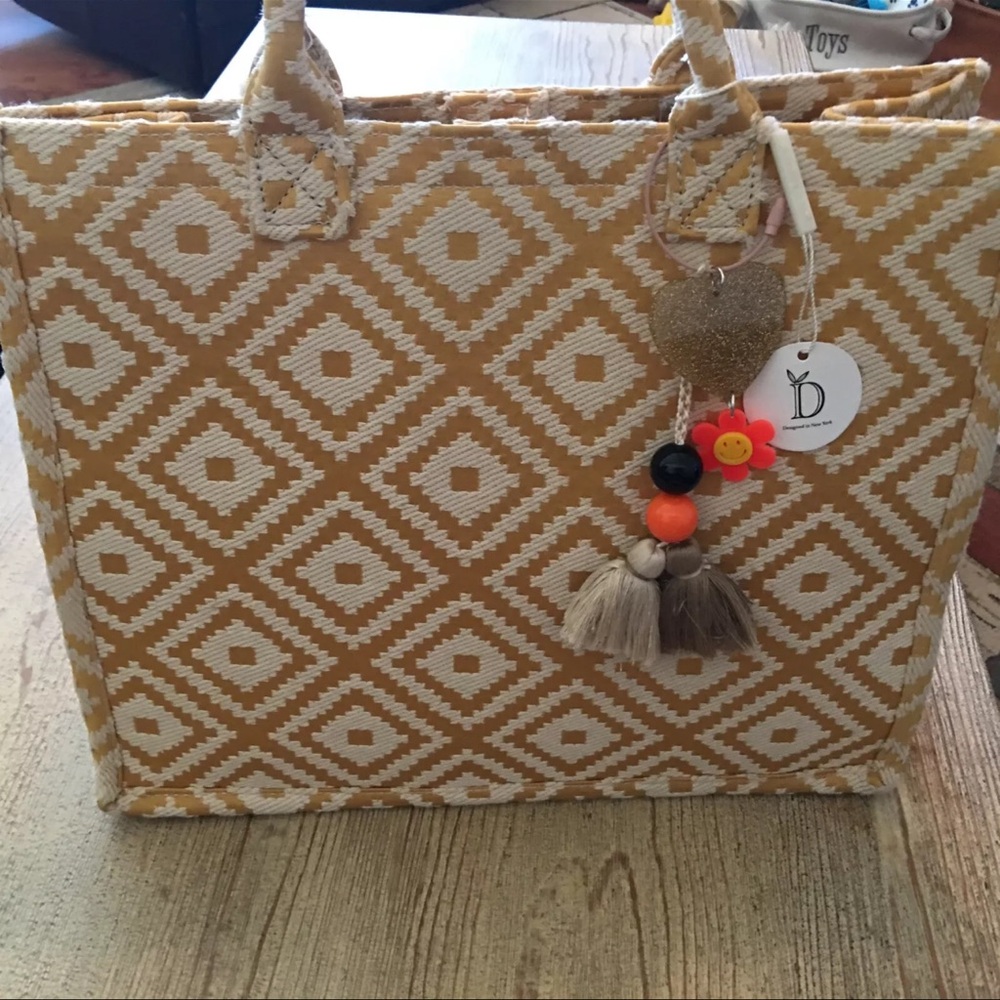 Do Everything In Love Purse